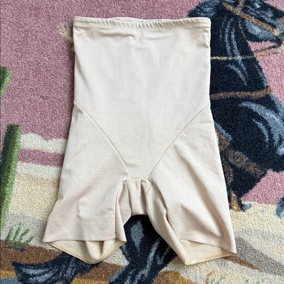 SHAPEWEAR SHORTS - Picture 1 of 8